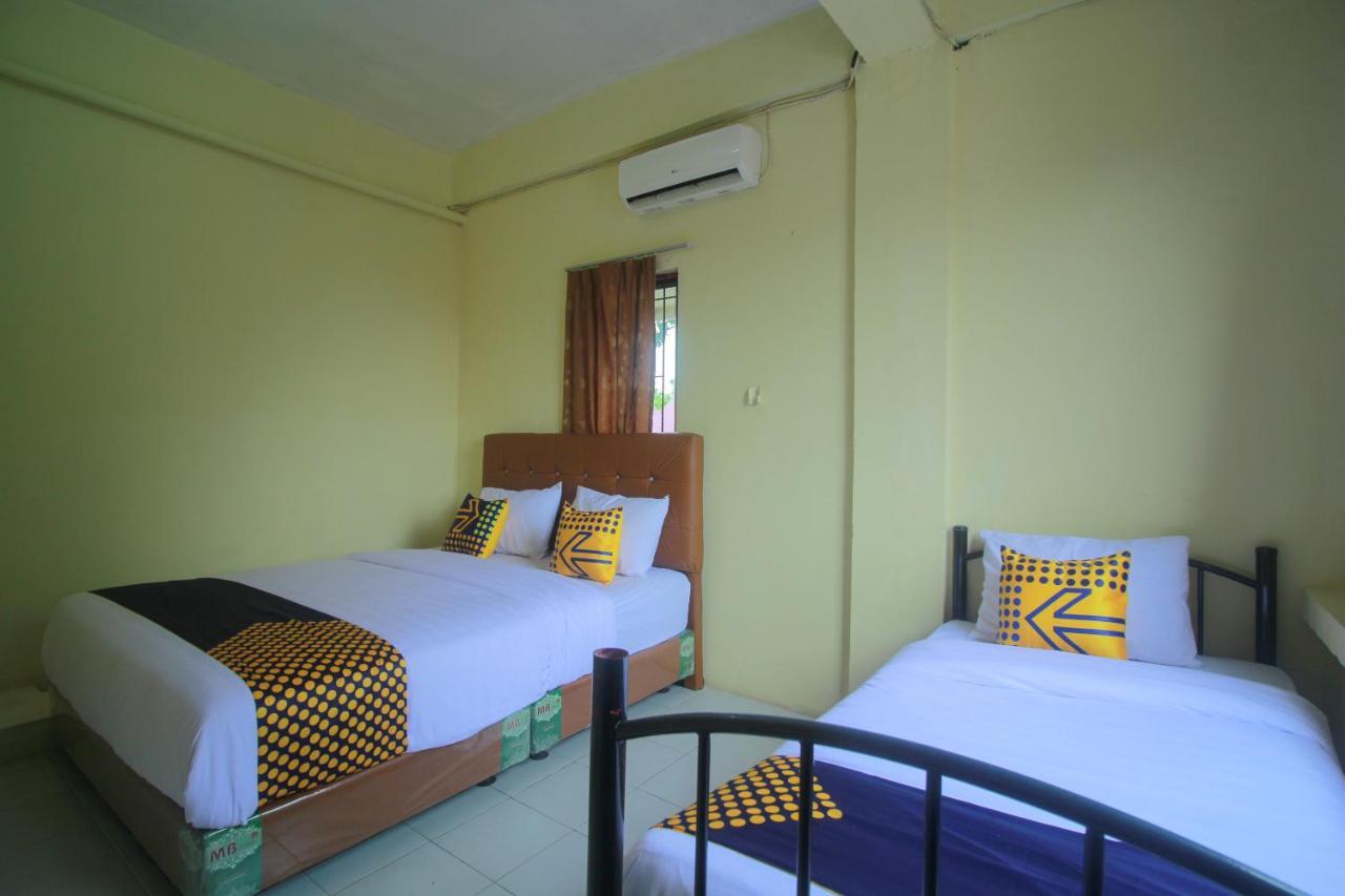Spot On 2305 Andys Nur Penginapan Dumai Exterior photo