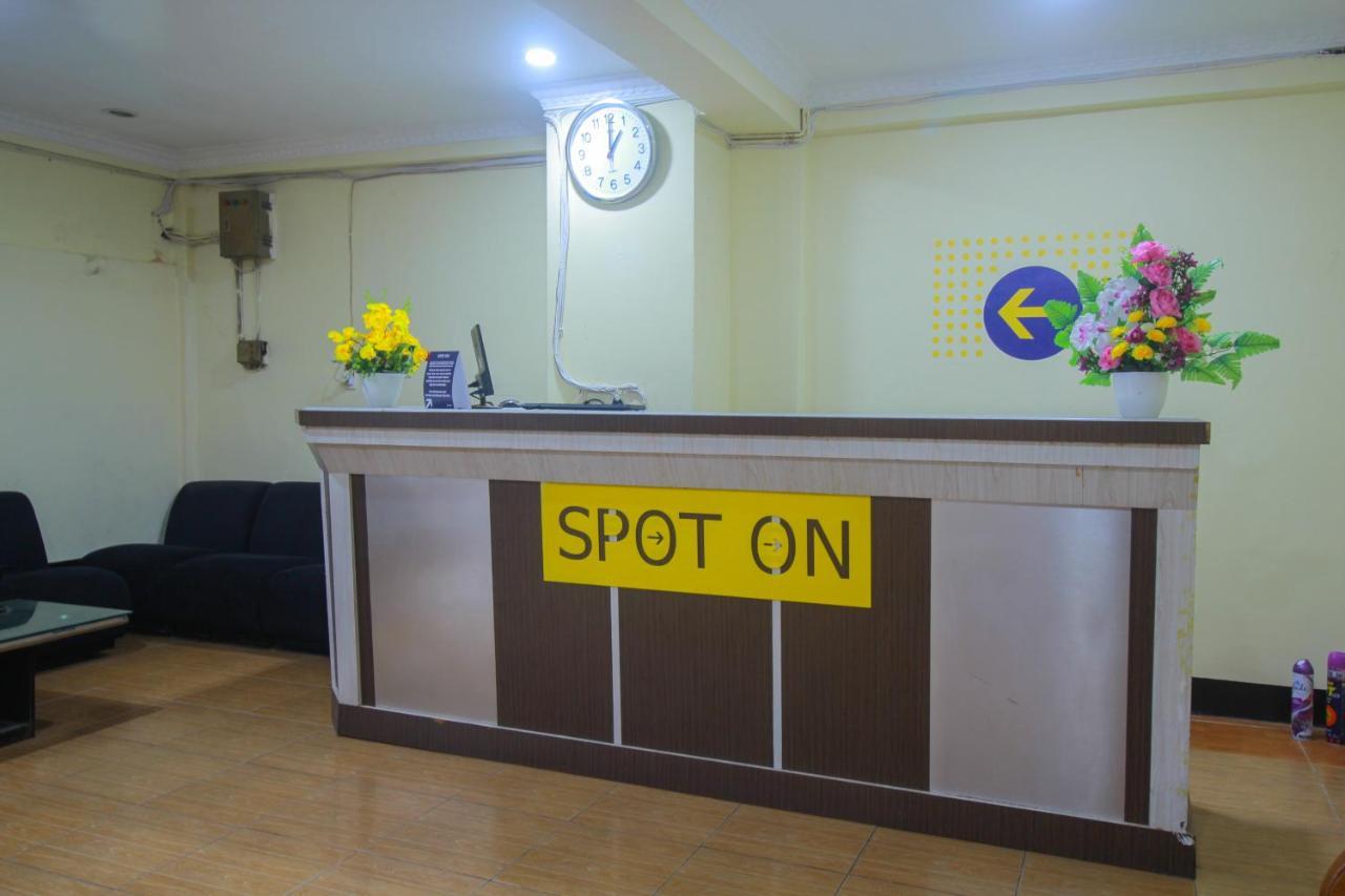 Spot On 2305 Andys Nur Penginapan Dumai Exterior photo