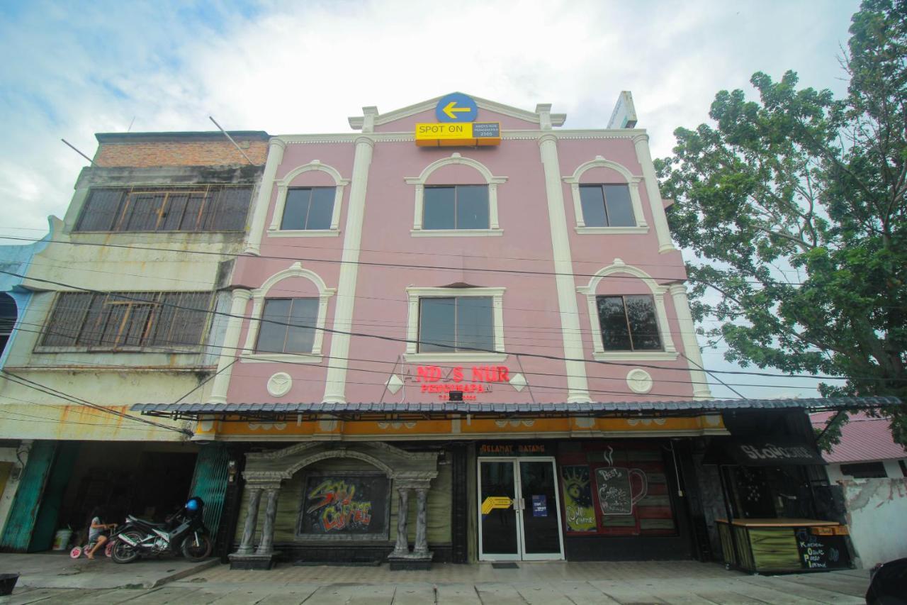 Spot On 2305 Andys Nur Penginapan Dumai Exterior photo