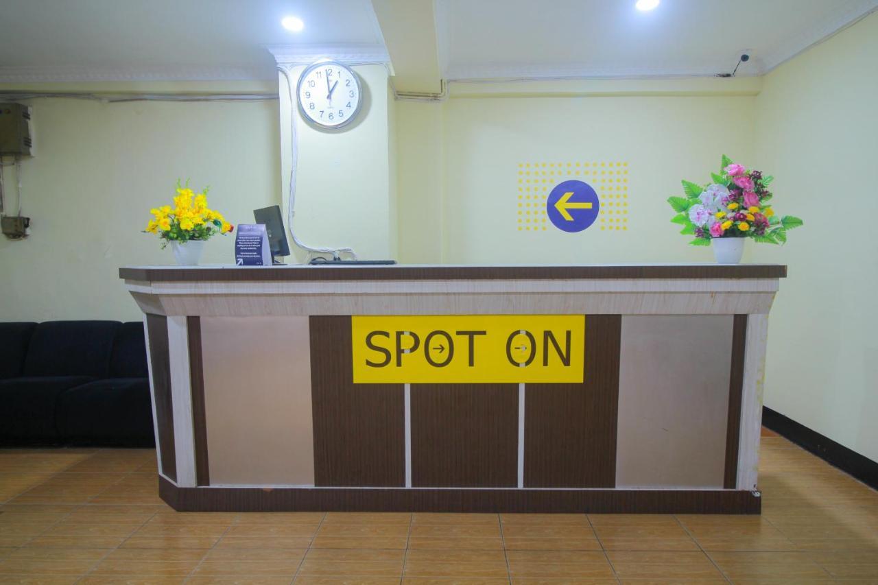 Spot On 2305 Andys Nur Penginapan Dumai Exterior photo