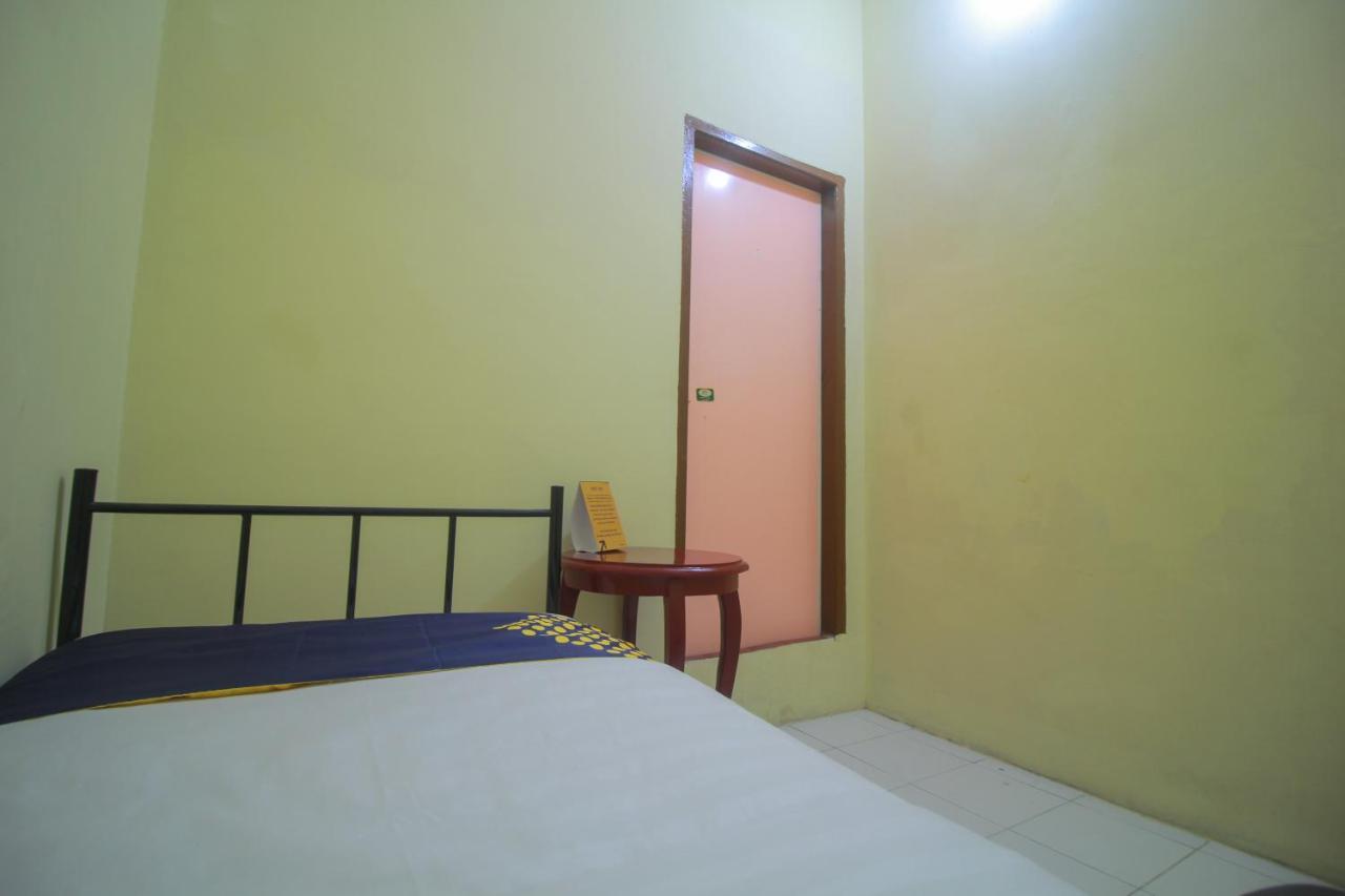 Spot On 2305 Andys Nur Penginapan Dumai Exterior photo