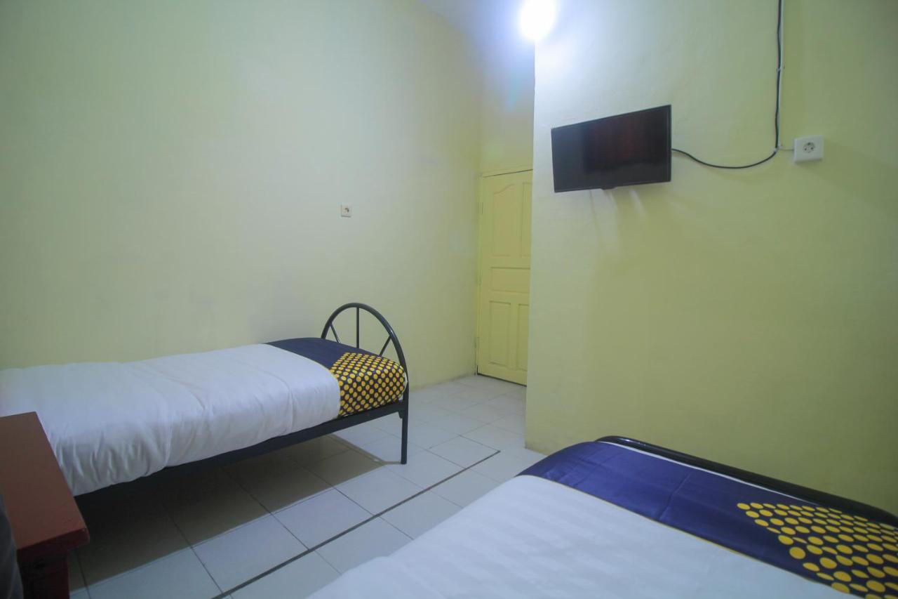Spot On 2305 Andys Nur Penginapan Dumai Exterior photo