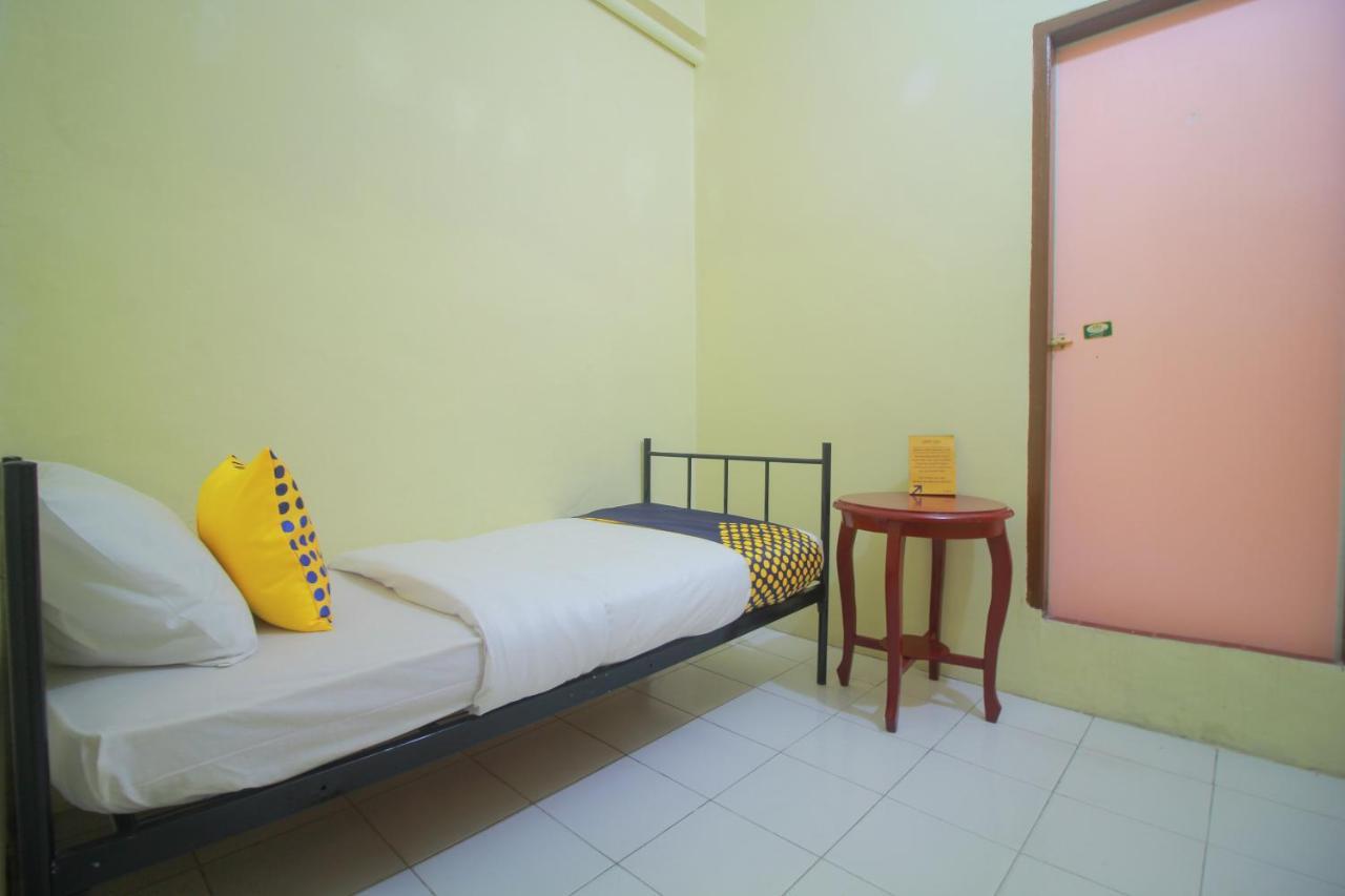Spot On 2305 Andys Nur Penginapan Dumai Exterior photo