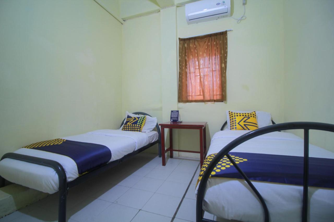 Spot On 2305 Andys Nur Penginapan Dumai Exterior photo