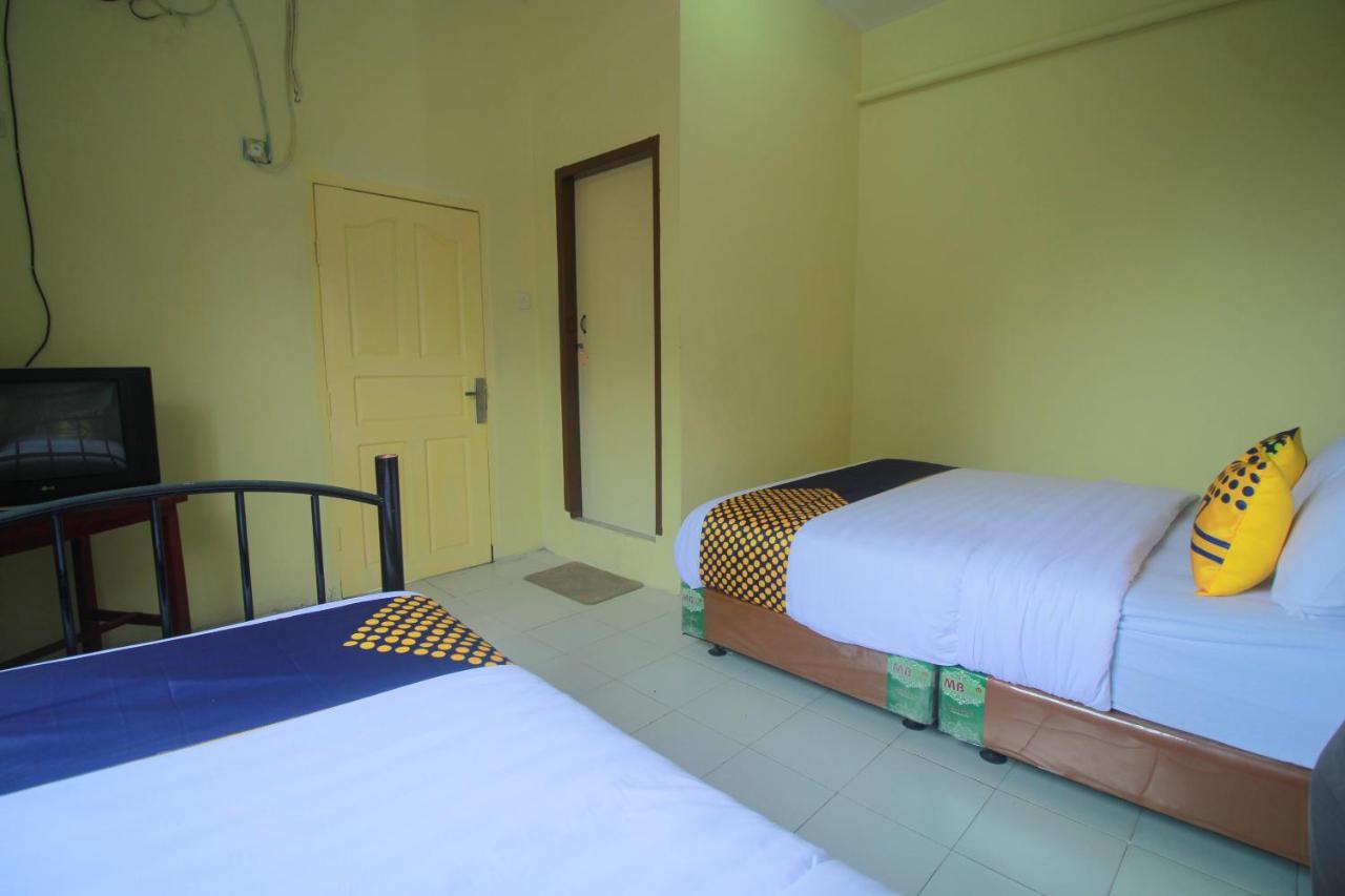 Spot On 2305 Andys Nur Penginapan Dumai Exterior photo