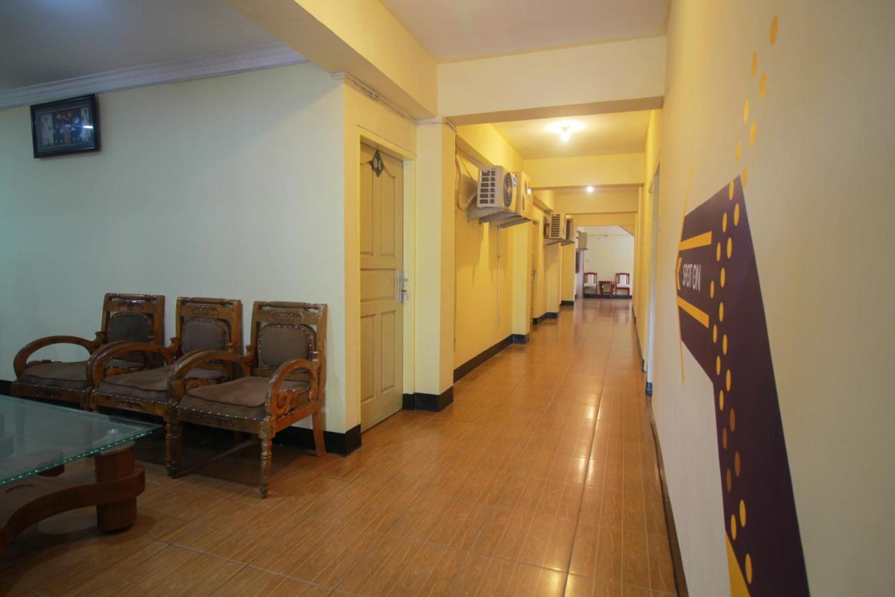Spot On 2305 Andys Nur Penginapan Dumai Exterior photo