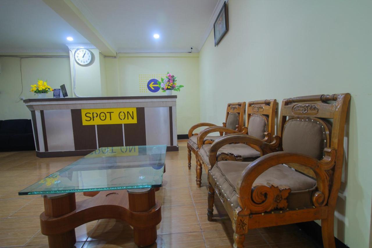 Spot On 2305 Andys Nur Penginapan Dumai Exterior photo