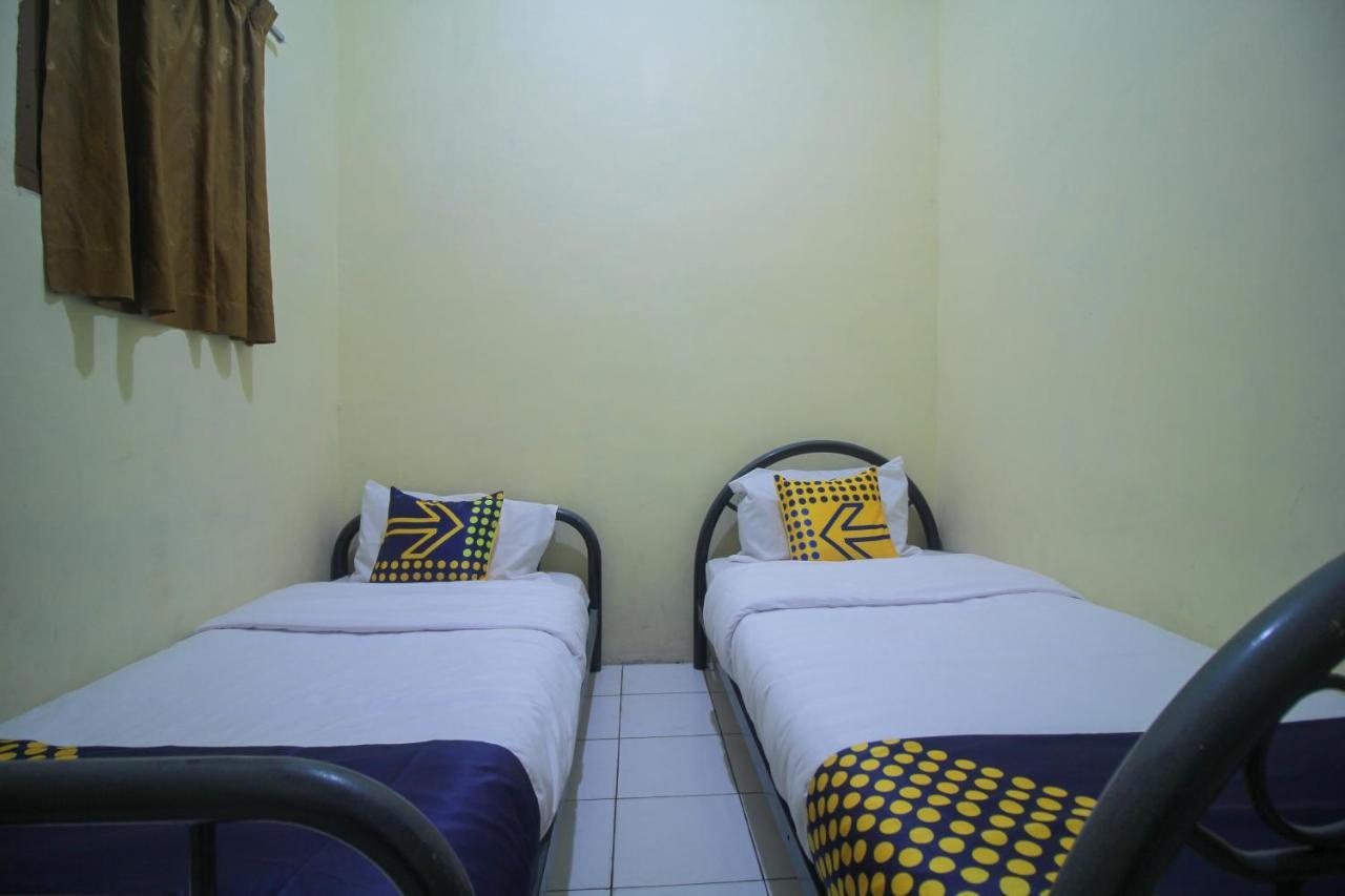 Spot On 2305 Andys Nur Penginapan Dumai Exterior photo
